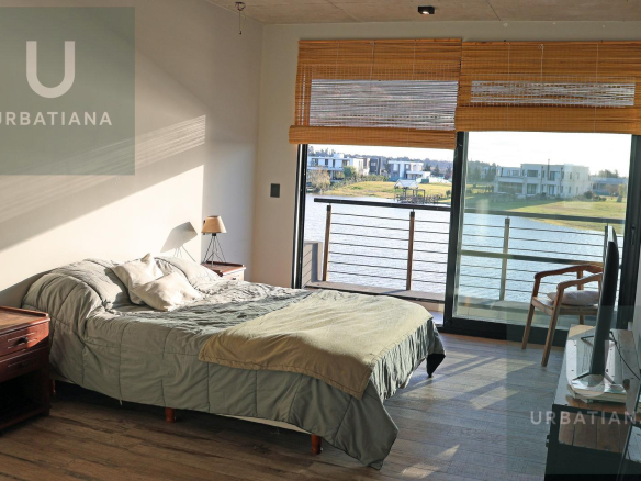 Casa en Venta con Muelle Propio sobre el Río – El Naudir, Escobar