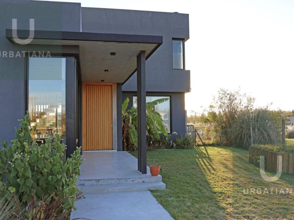 Casa en Venta con Muelle Propio sobre el Río – El Naudir, Escobar