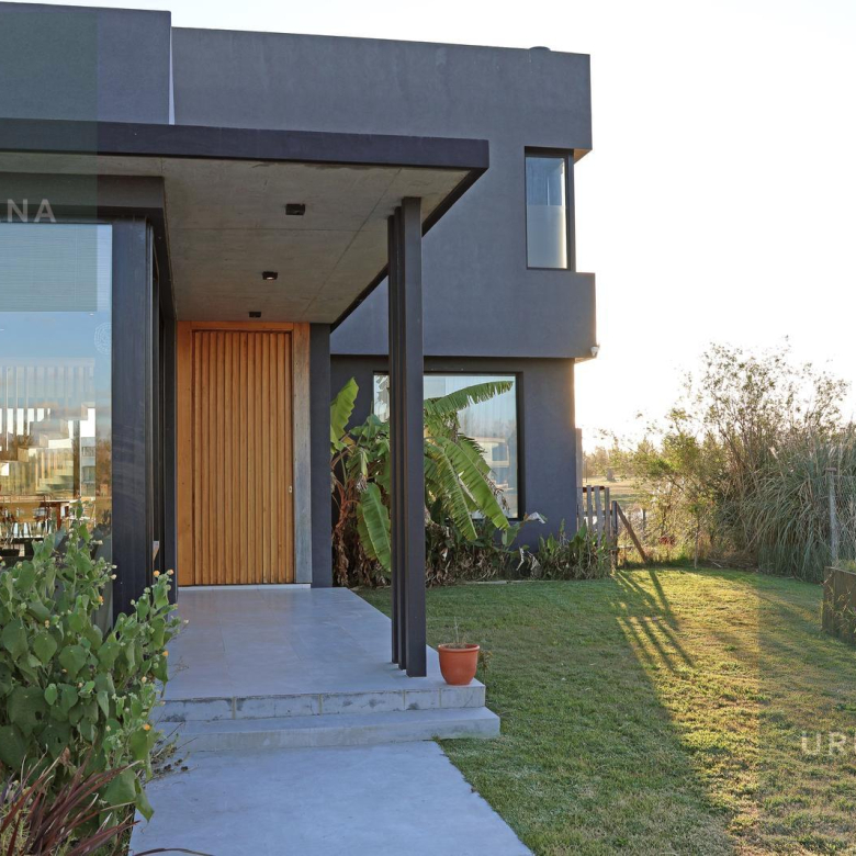 Casa en Venta con Muelle Propio sobre el Río – El Naudir, Escobar