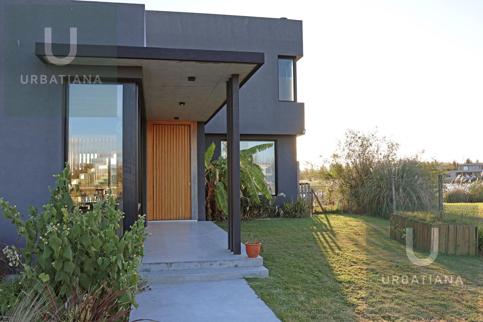 Casa en Venta con Muelle Propio sobre el Río – El Naudir, Escobar