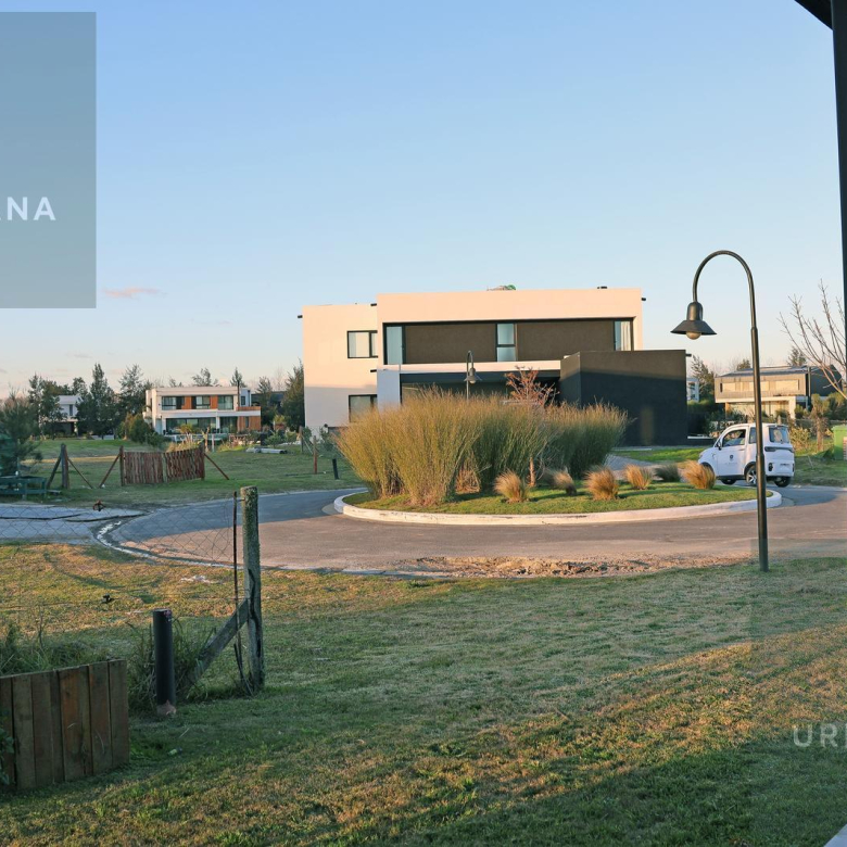 Casa en Venta con Muelle Propio sobre el Río – El Naudir, Escobar