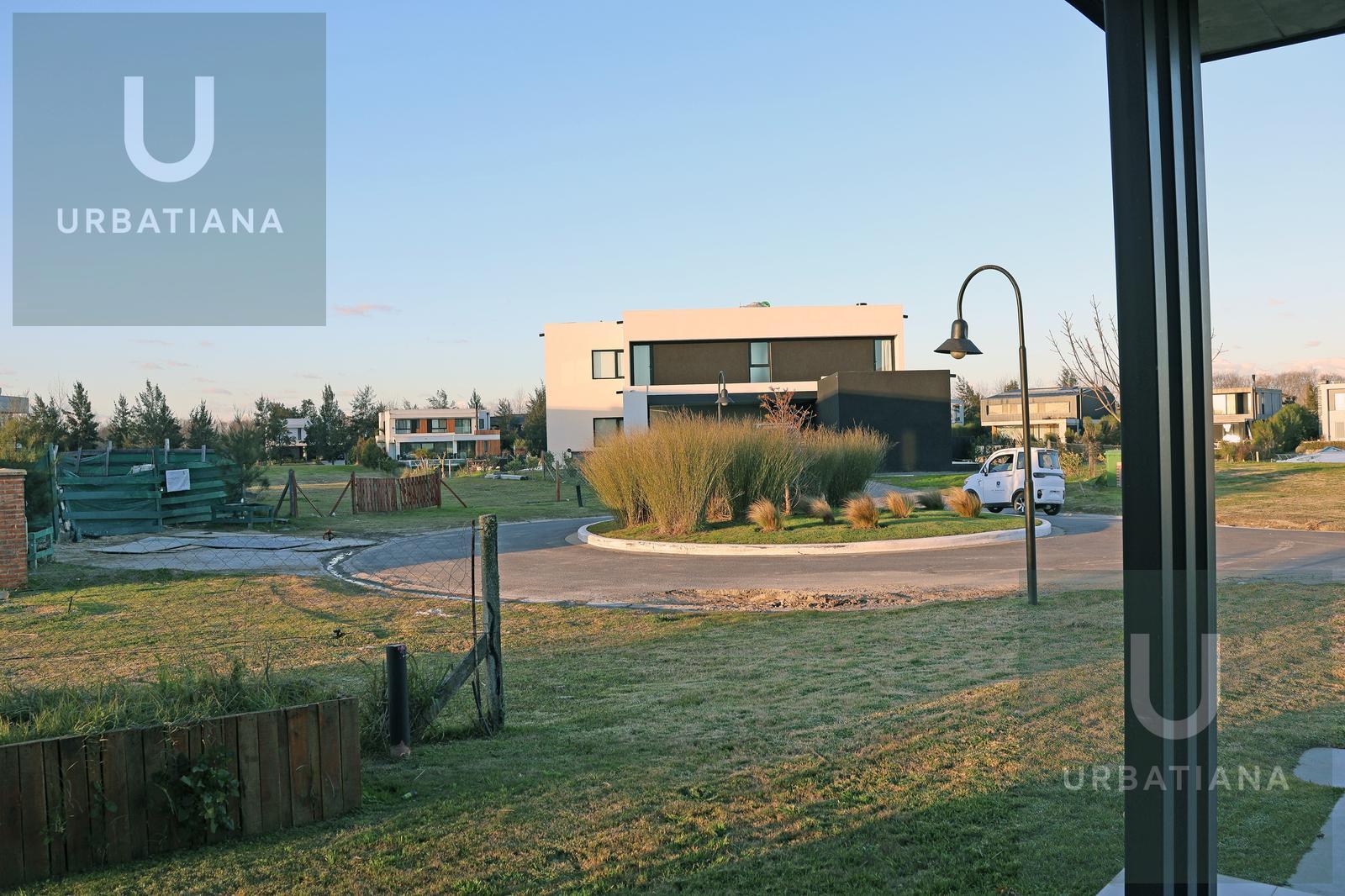 Casa en Venta con Muelle Propio sobre el Río – El Naudir, Escobar