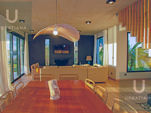 Casa en Venta con Muelle Propio sobre el Río – El Naudir, Escobar