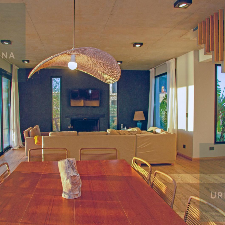 Casa en Venta con Muelle Propio sobre el Río – El Naudir, Escobar