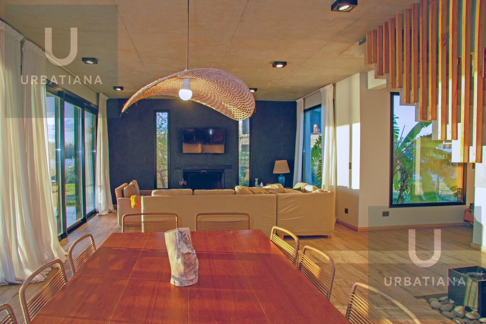 Casa en Venta con Muelle Propio sobre el Río – El Naudir, Escobar