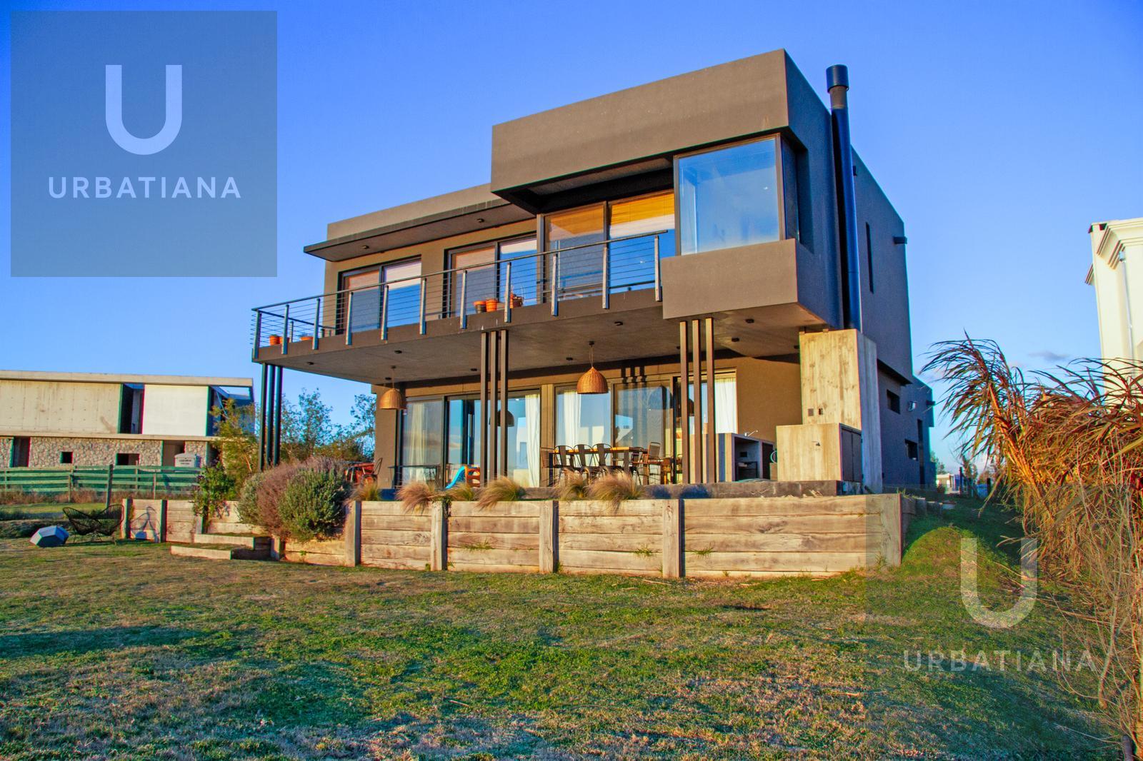 Casa en Venta con Muelle Propio sobre el Río – El Naudir, Escobar