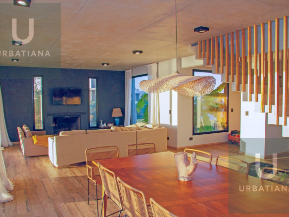 Casa en Venta con Muelle Propio sobre el Río – El Naudir, Escobar