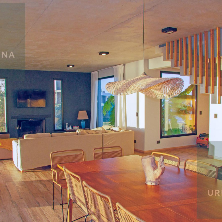 Casa en Venta con Muelle Propio sobre el Río – El Naudir, Escobar