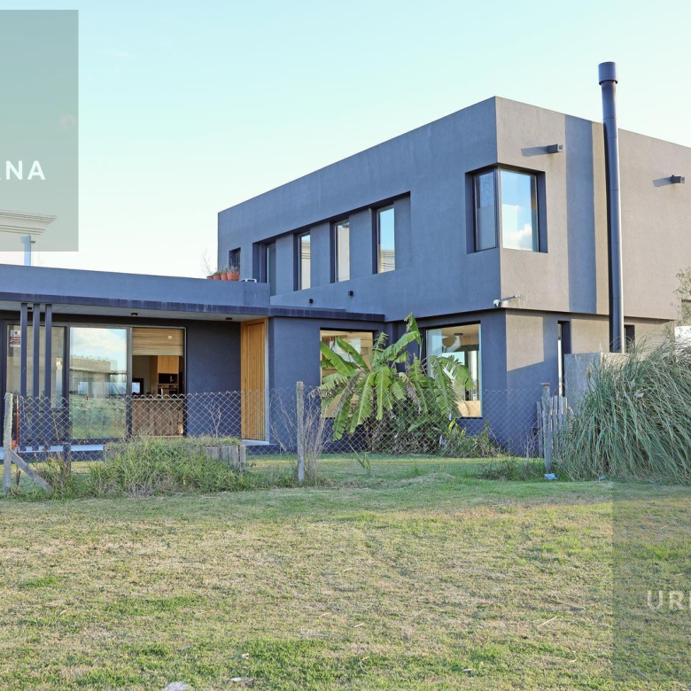 Casa en Venta con Muelle Propio sobre el Río – El Naudir, Escobar