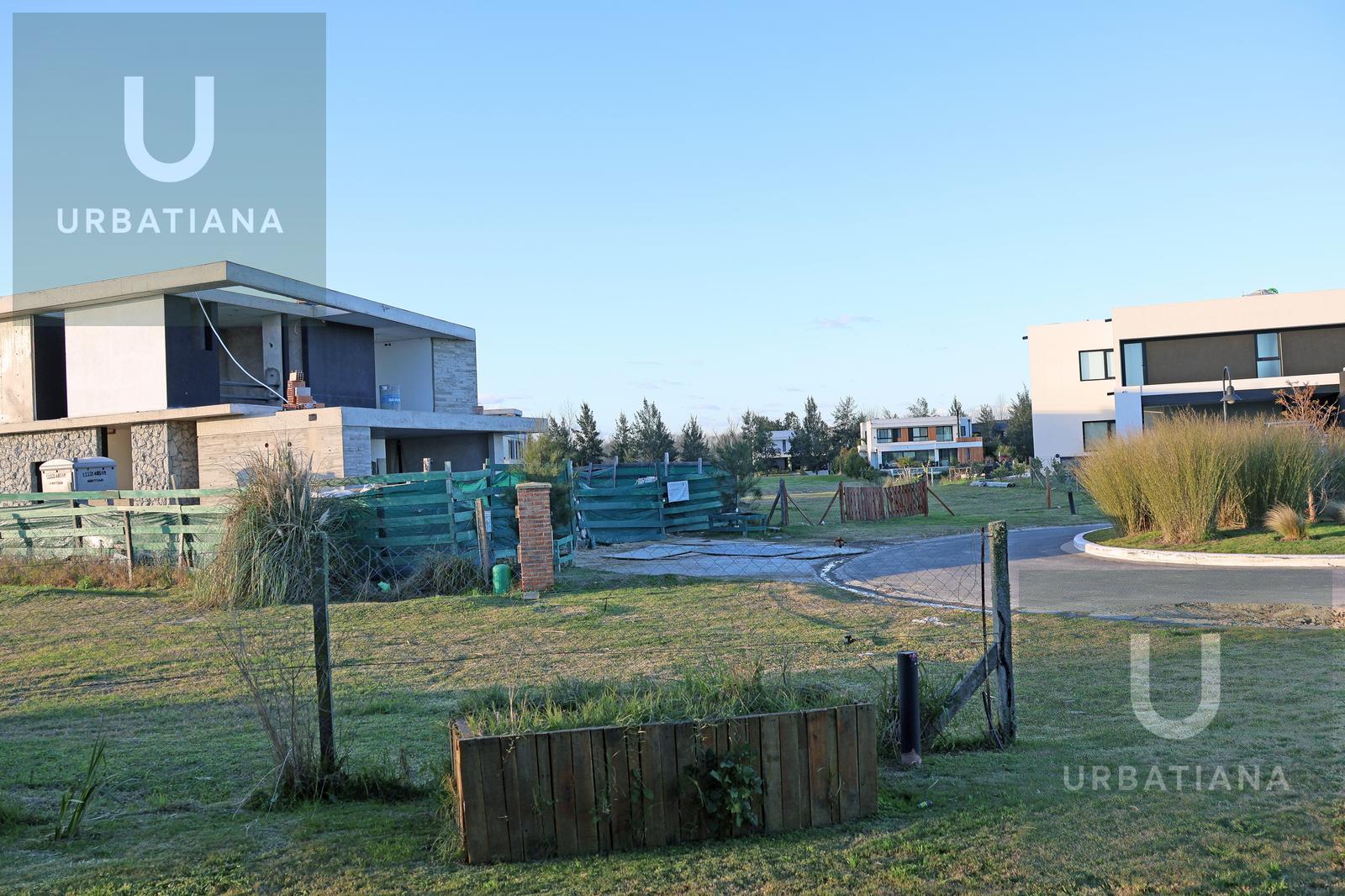 Casa en Venta con Muelle Propio sobre el Río – El Naudir, Escobar