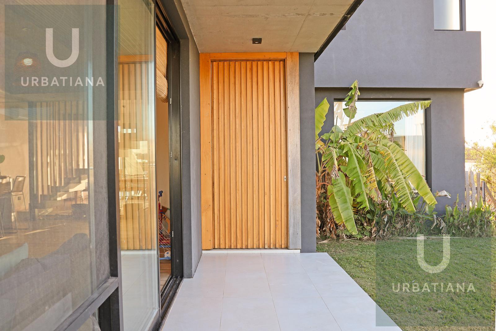 Casa en Venta con Muelle Propio sobre el Río – El Naudir, Escobar