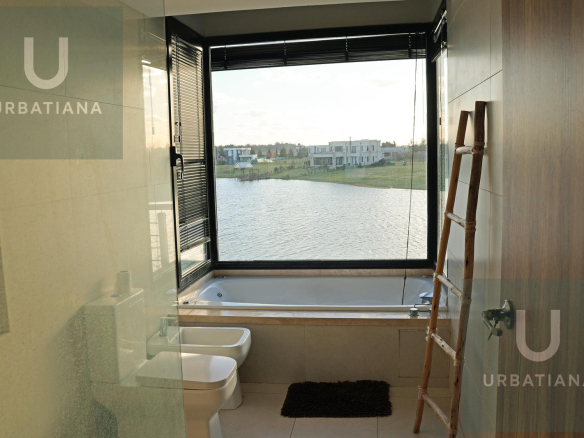 Casa en Venta con Muelle Propio sobre el Río – El Naudir, Escobar