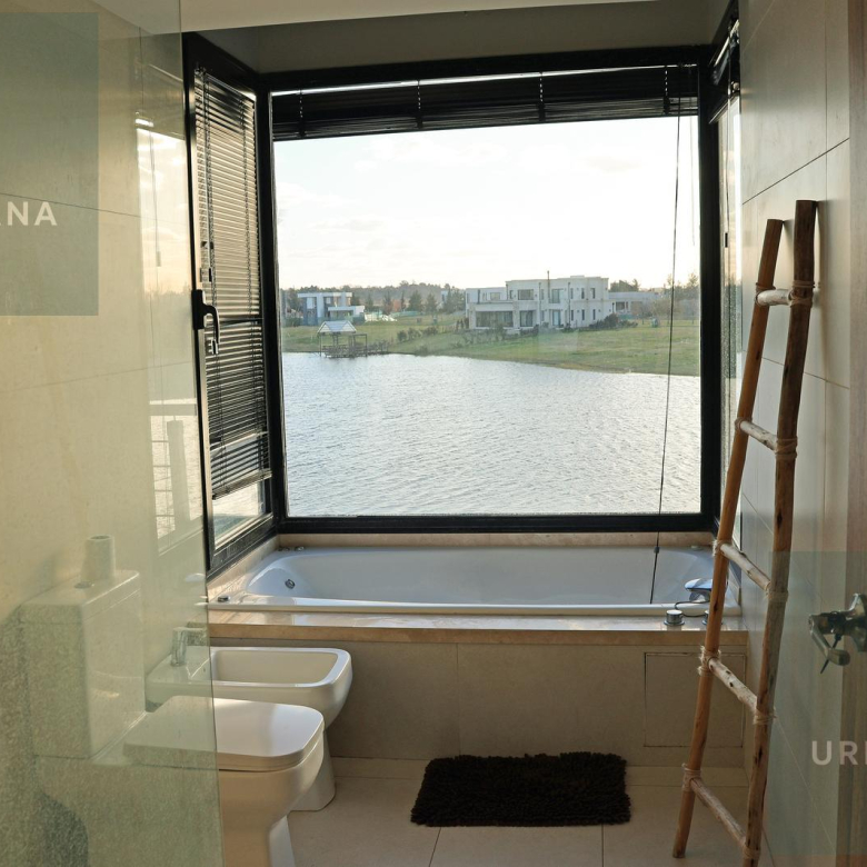 Casa en Venta con Muelle Propio sobre el Río – El Naudir, Escobar