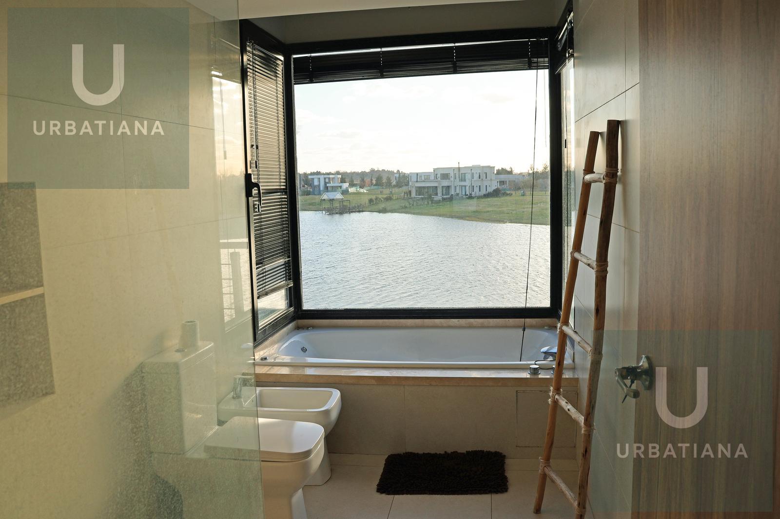 Casa en Venta con Muelle Propio sobre el Río – El Naudir, Escobar