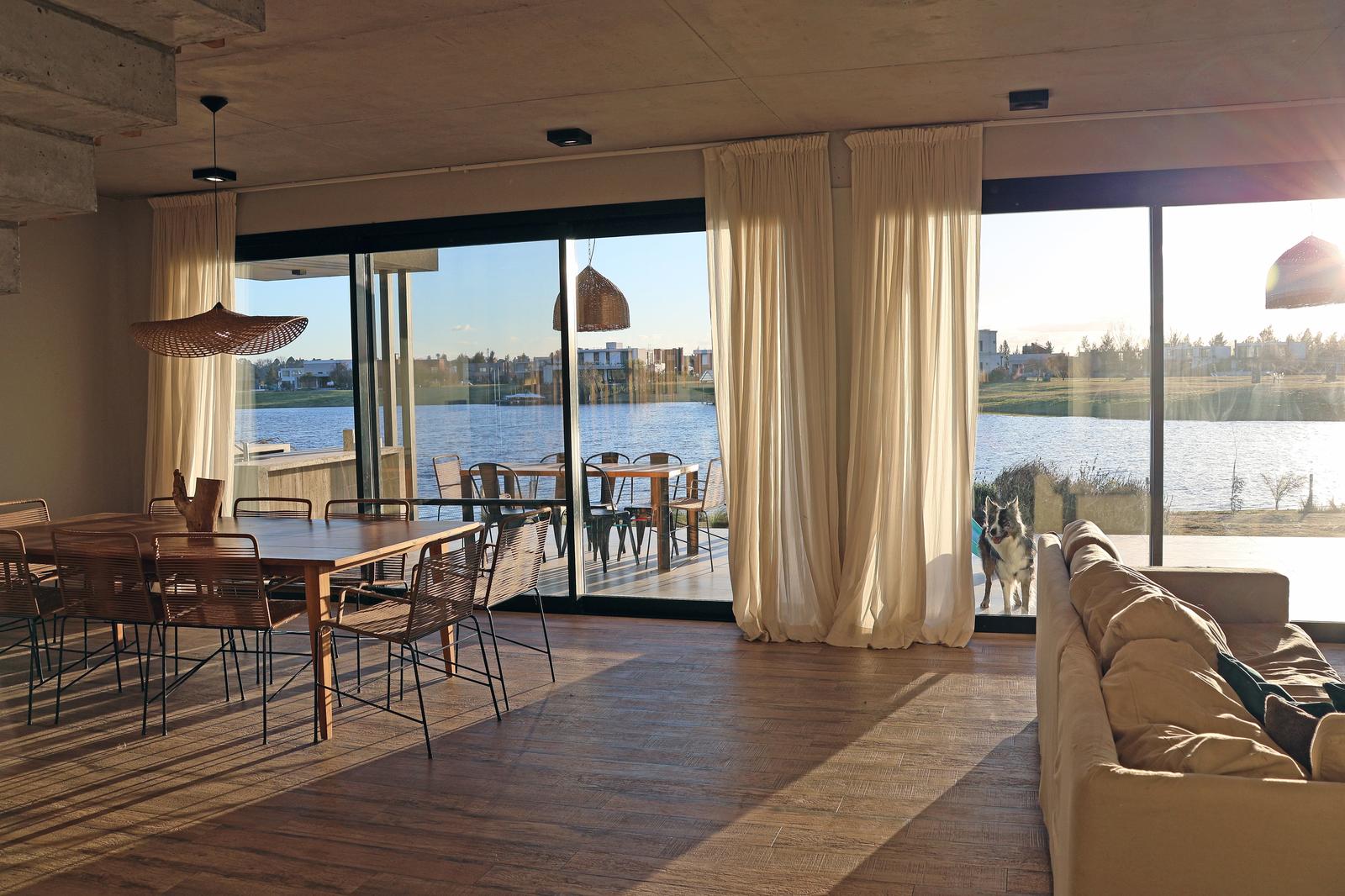 Casa en Venta con Muelle Propio sobre el Río – El Naudir, Escobar