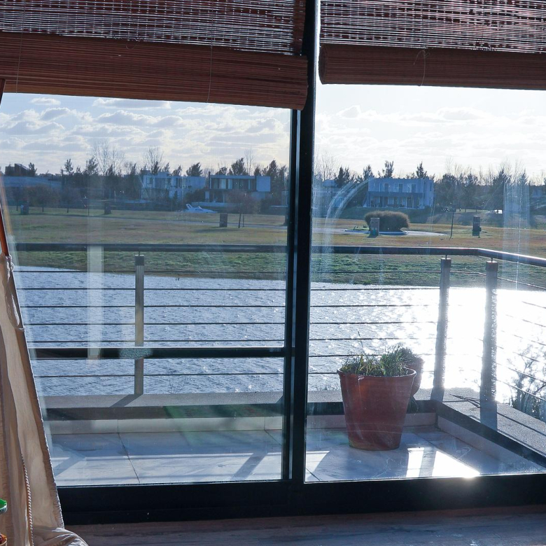 Casa en Venta con Muelle Propio sobre el Río – El Naudir, Escobar