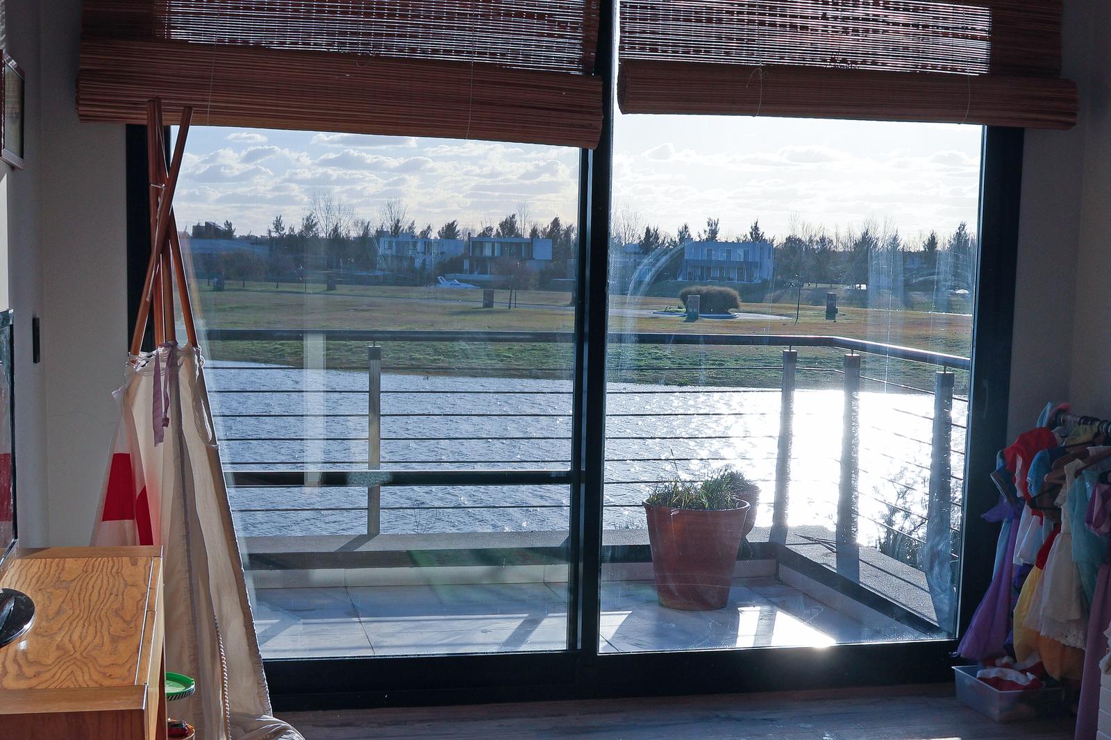 Casa en Venta con Muelle Propio sobre el Río – El Naudir, Escobar