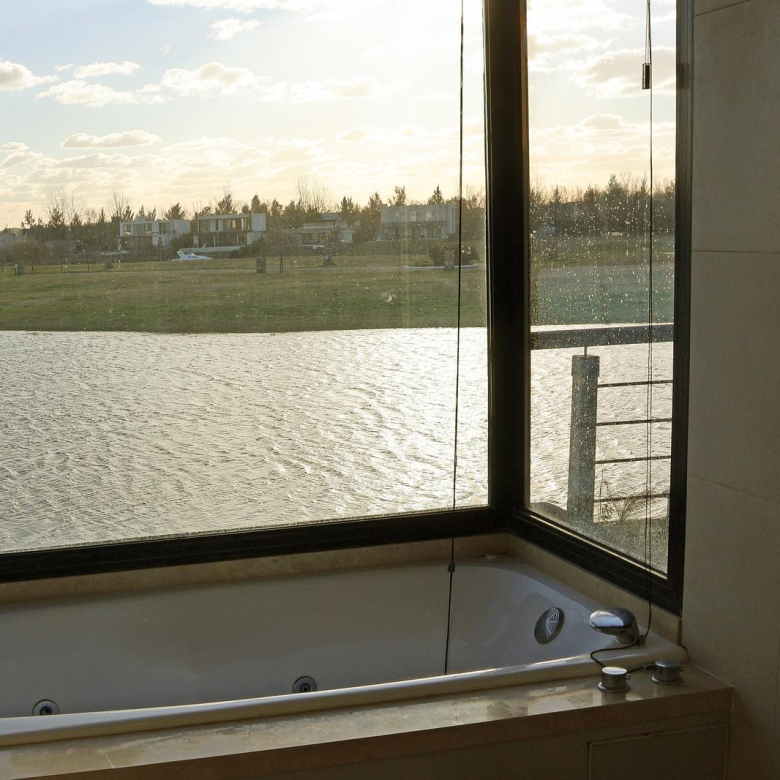 Casa en Venta con Muelle Propio sobre el Río – El Naudir, Escobar