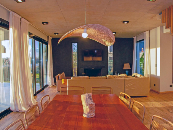 Casa en Venta con Muelle Propio sobre el Río – El Naudir, Escobar