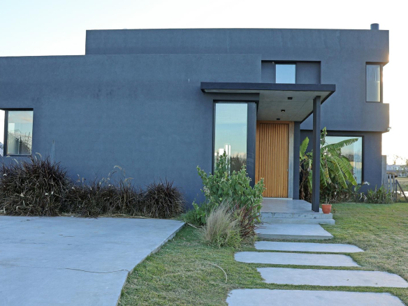 Casa en Venta con Muelle Propio sobre el Río – El Naudir, Escobar