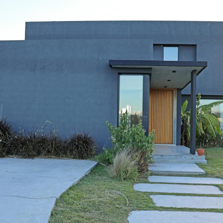Casa en Venta con Muelle Propio sobre el Río – El Naudir, Escobar