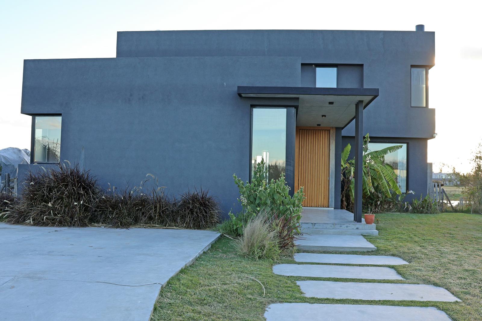 Casa en Venta con Muelle Propio sobre el Río – El Naudir, Escobar