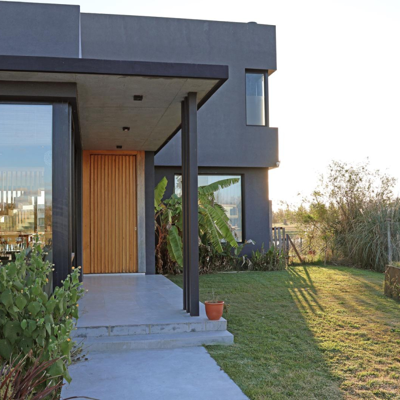 Casa en Venta con Muelle Propio sobre el Río – El Naudir, Escobar