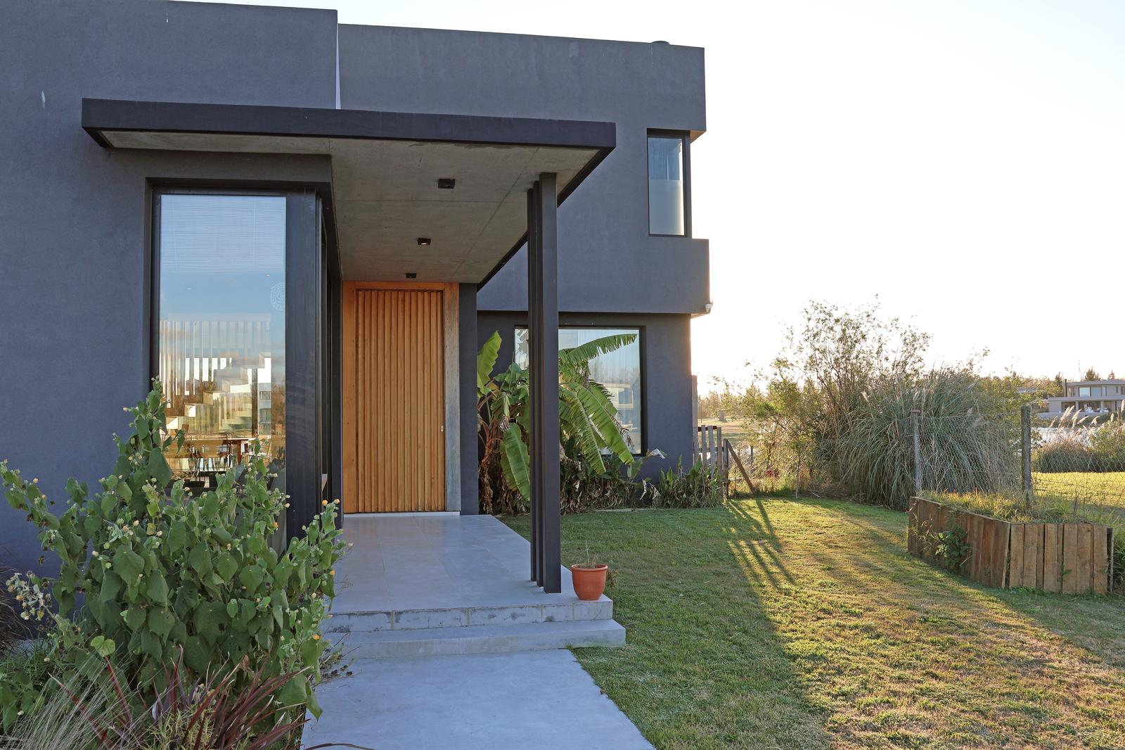 Casa en Venta con Muelle Propio sobre el Río – El Naudir, Escobar