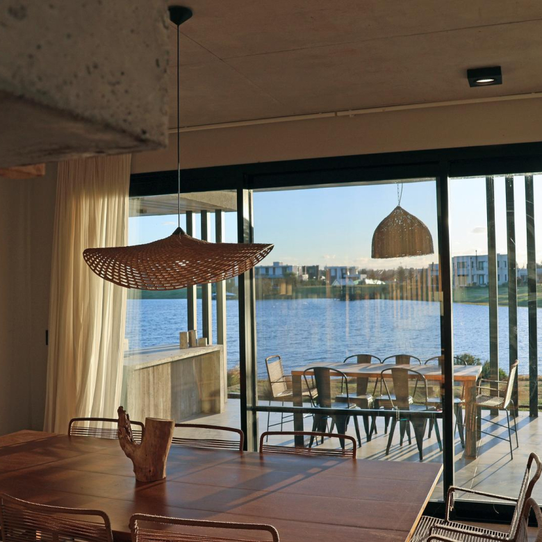 Casa en Venta con Muelle Propio sobre el Río – El Naudir, Escobar