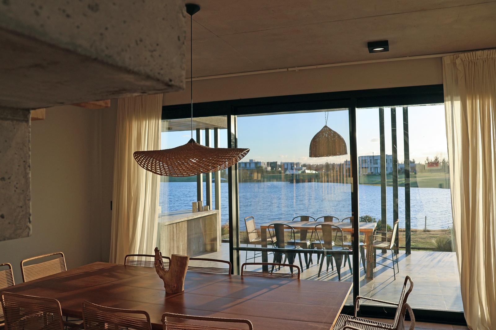 Casa en Venta con Muelle Propio sobre el Río – El Naudir, Escobar