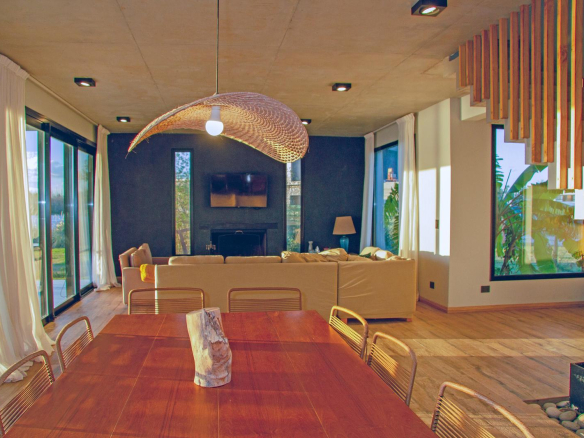 Casa en Venta con Muelle Propio sobre el Río – El Naudir, Escobar