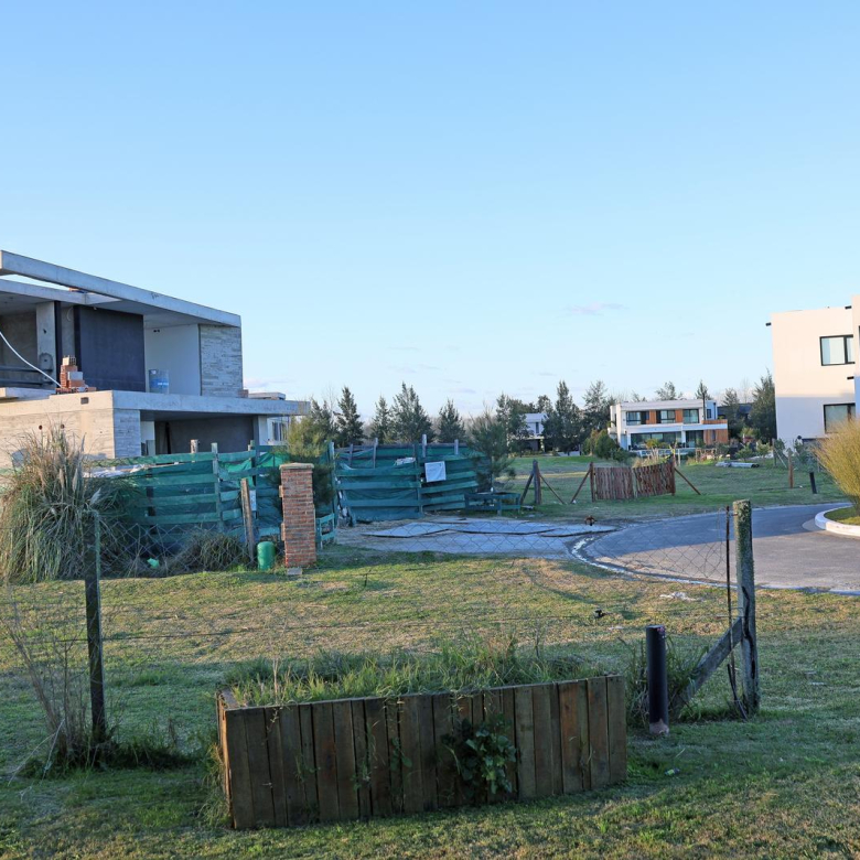 Casa en Venta con Muelle Propio sobre el Río – El Naudir, Escobar