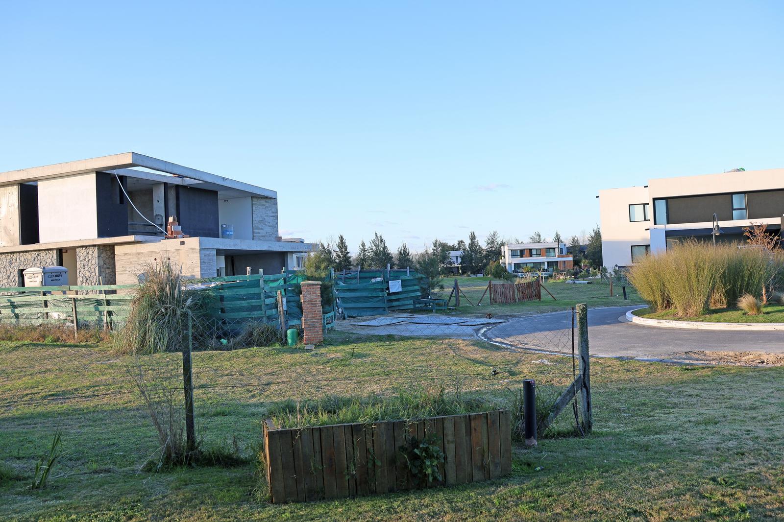 Casa en Venta con Muelle Propio sobre el Río – El Naudir, Escobar