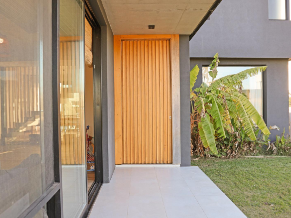 Casa en Venta con Muelle Propio sobre el Río – El Naudir, Escobar