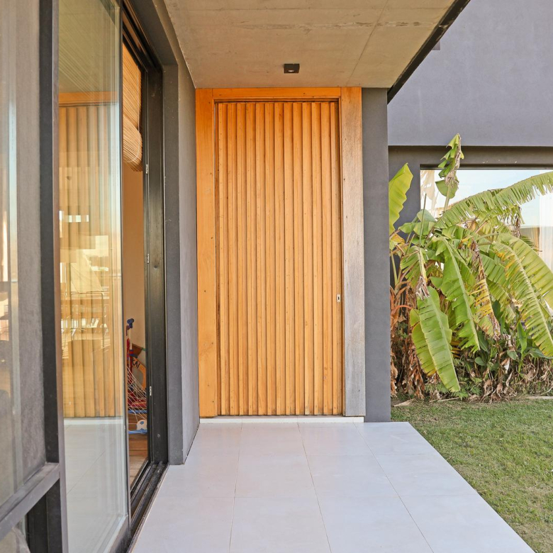 Casa en Venta con Muelle Propio sobre el Río – El Naudir, Escobar