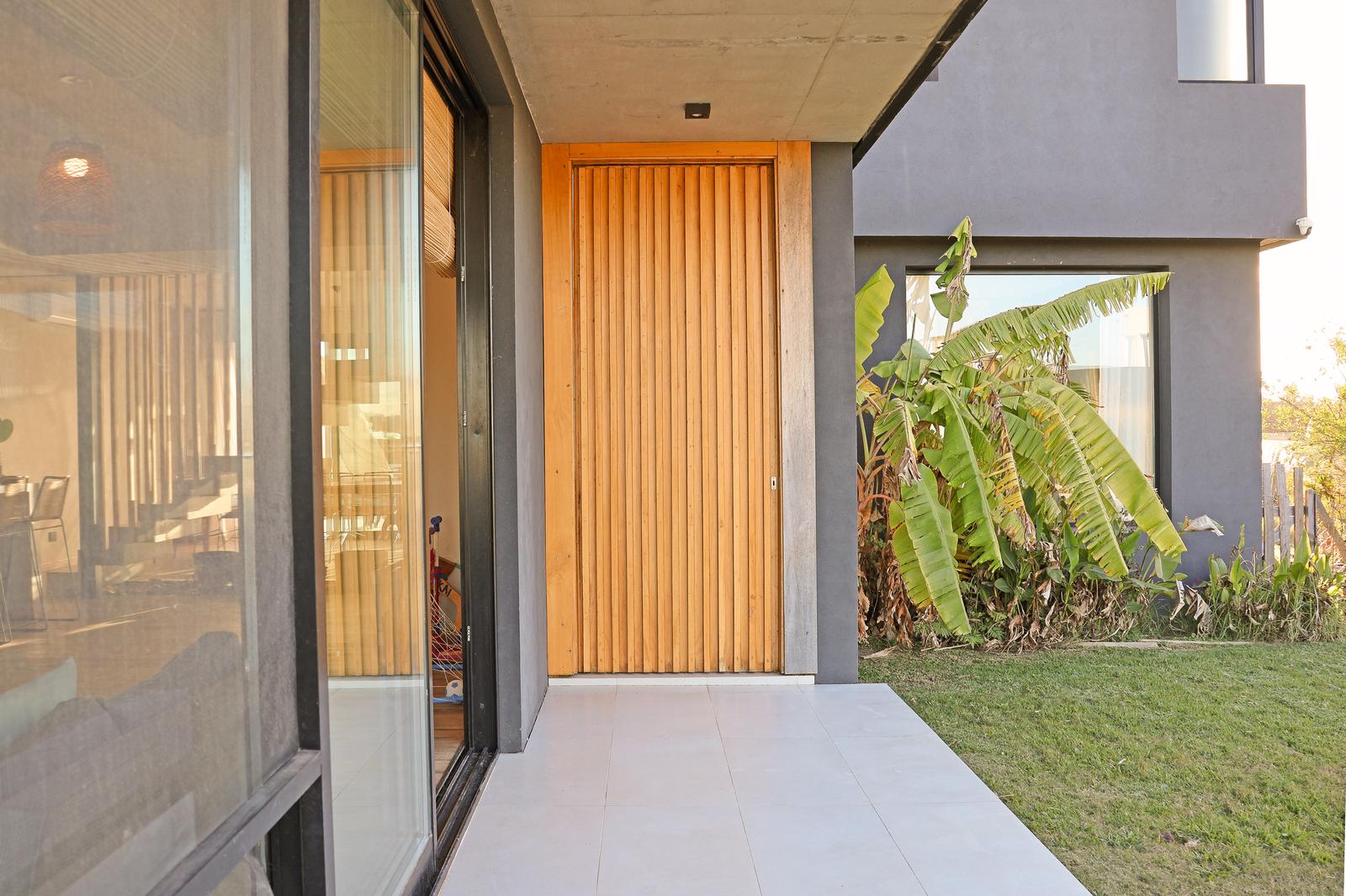 Casa en Venta con Muelle Propio sobre el Río – El Naudir, Escobar